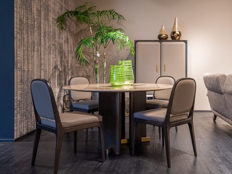 Dining nook with a soft textured wallpaper and greenery